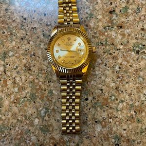 selling a watch in mid has scratches had it for 2 years found in my storage unit